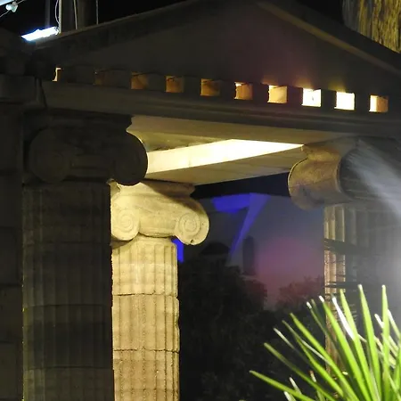 Nikos Ikies * Theológos